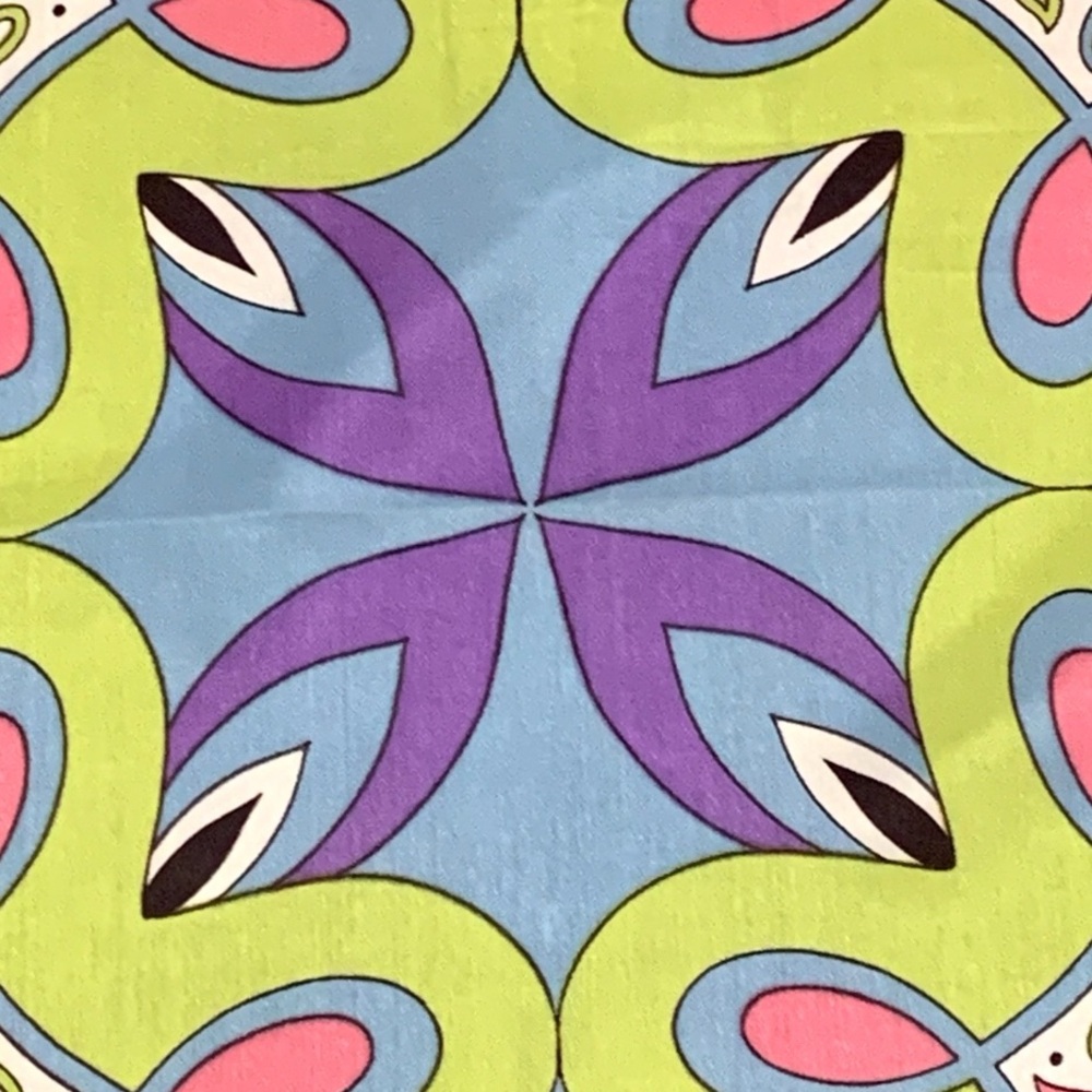 Vintage ITS A “HONEY” ORIGINAL Graphic Floral Scarf - Picture 6 of 15